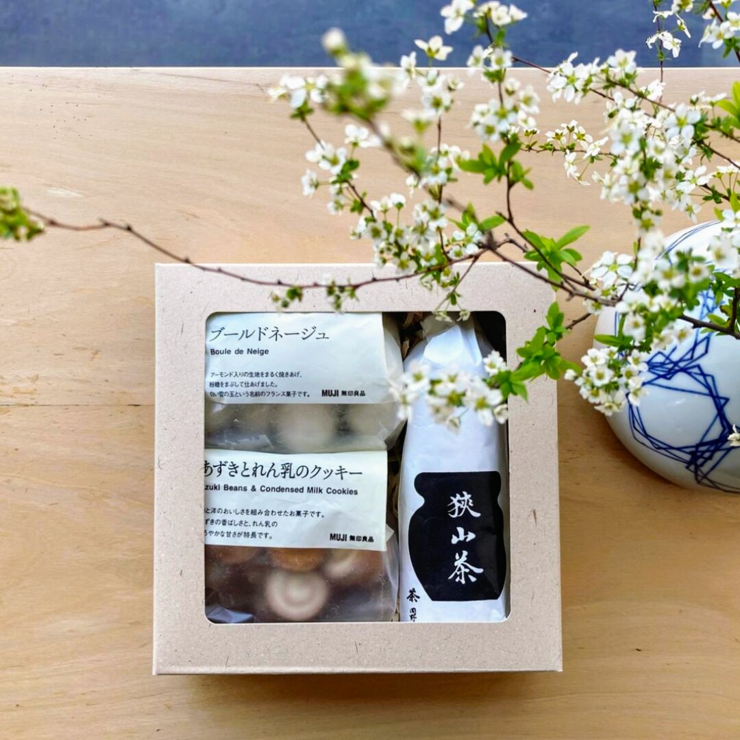 お茶とお菓子
