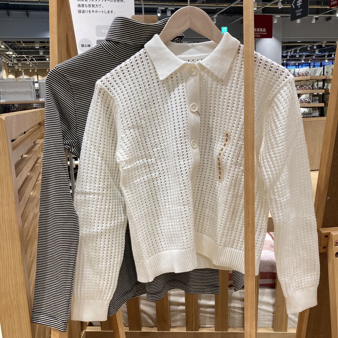 カーディガン　タートルネック画像