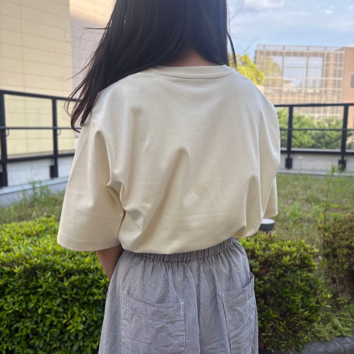 Tシャツの後ろからの写真