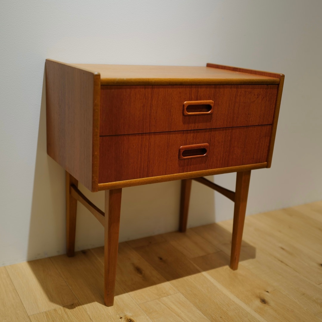 VINTAGESIDETABLE