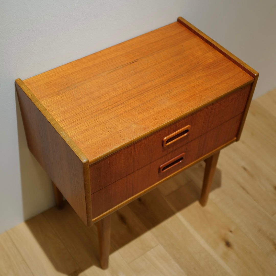 VINTAGESIDETABLE