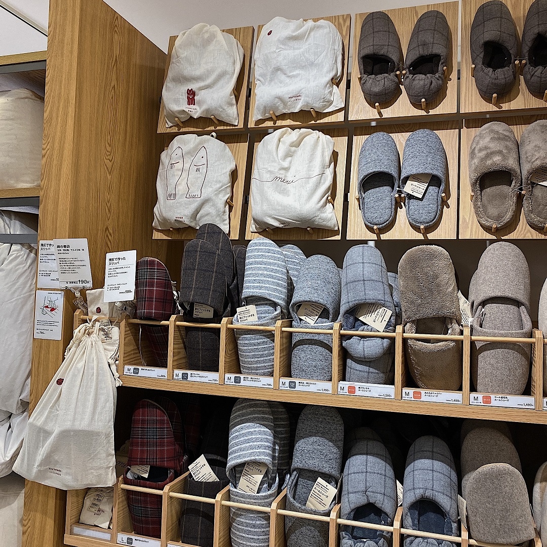 【アキバ・トリム】スリッパ売り場にて展開。