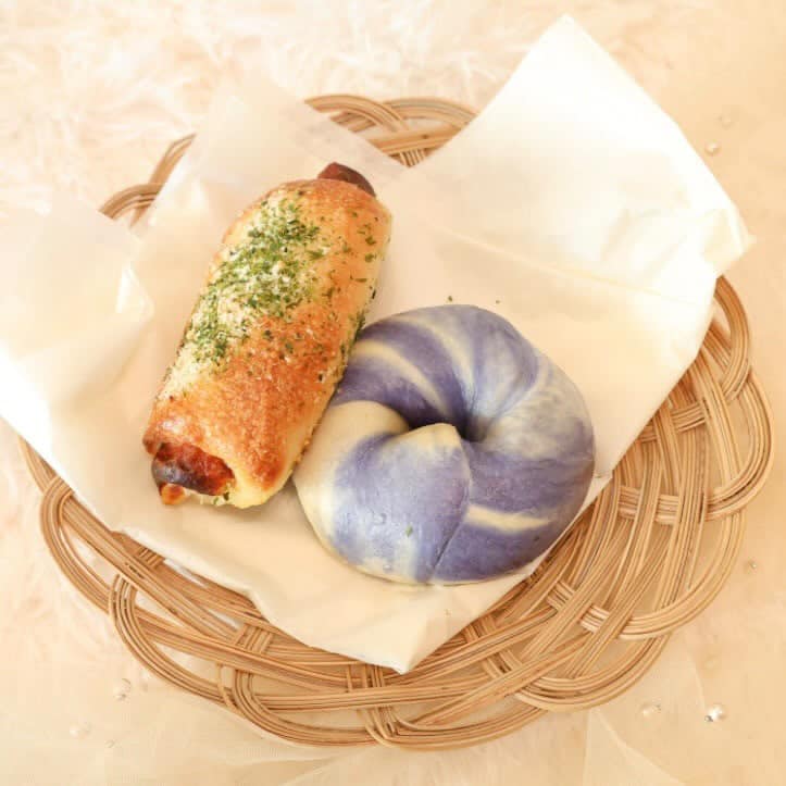 ウインナーロールとベーグル_引き