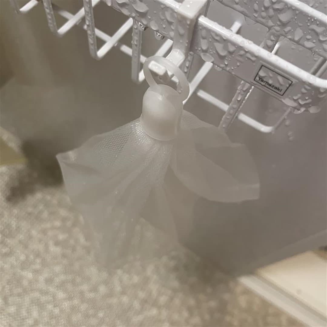 046867_20251028_01_03