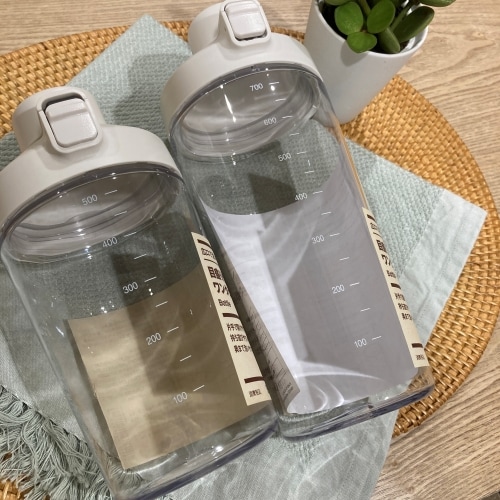 広口で洗いやすい　目盛り付き　ワンタッチボトル