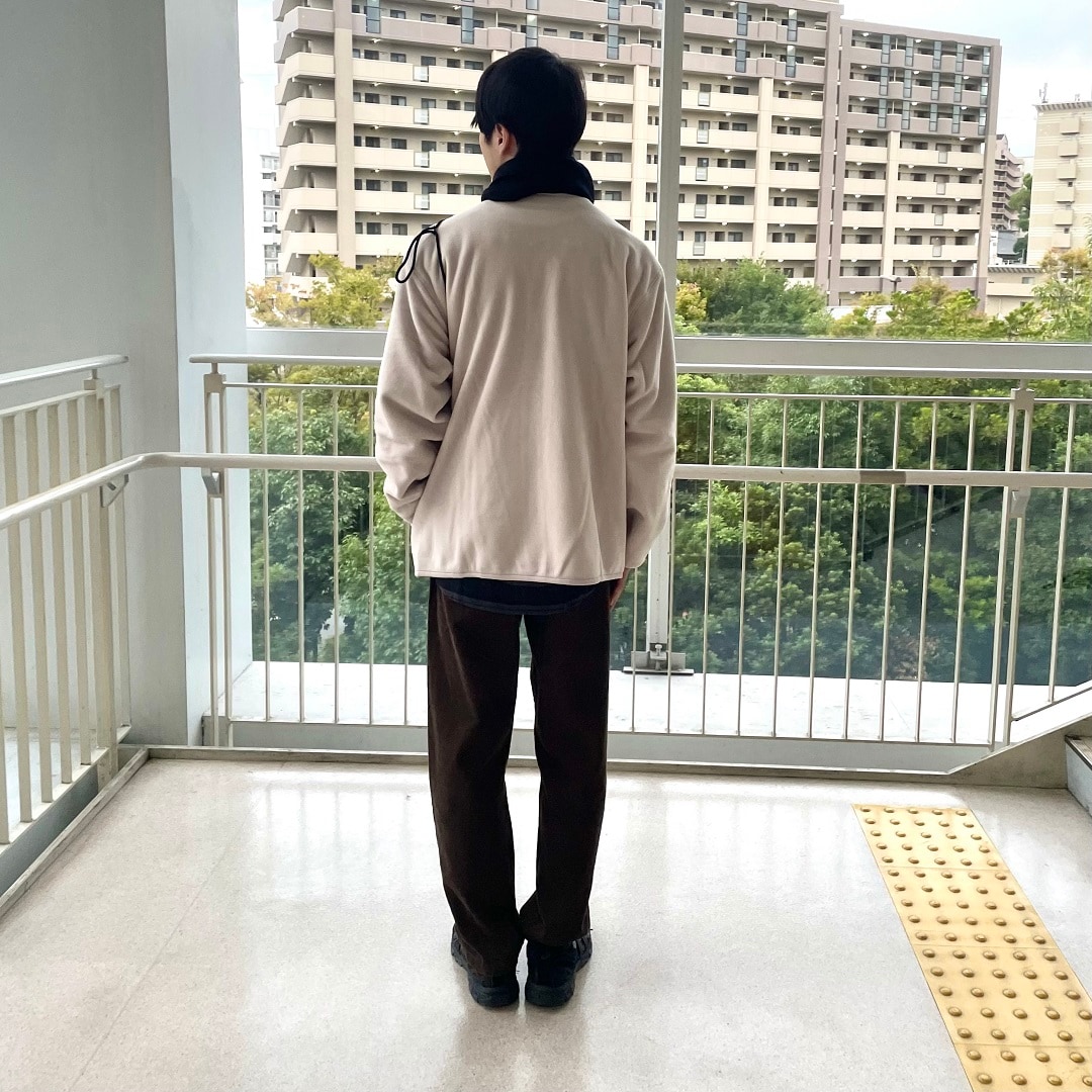 後ろ