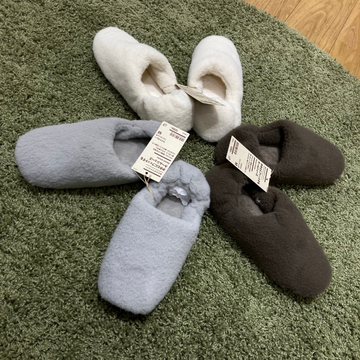 かかとにフィットするルームシューズ