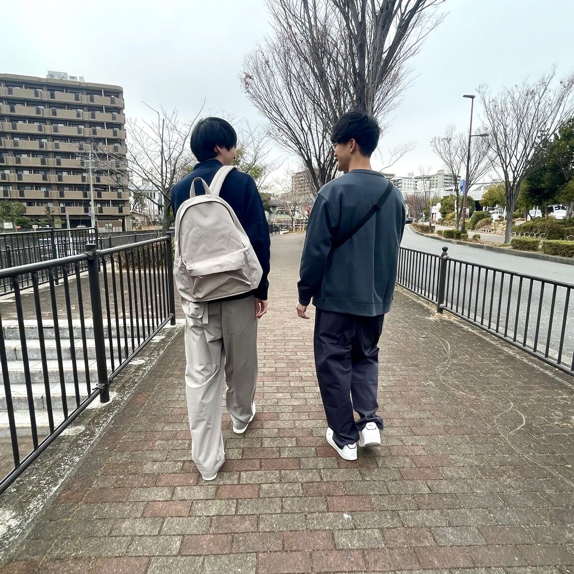 後ろ