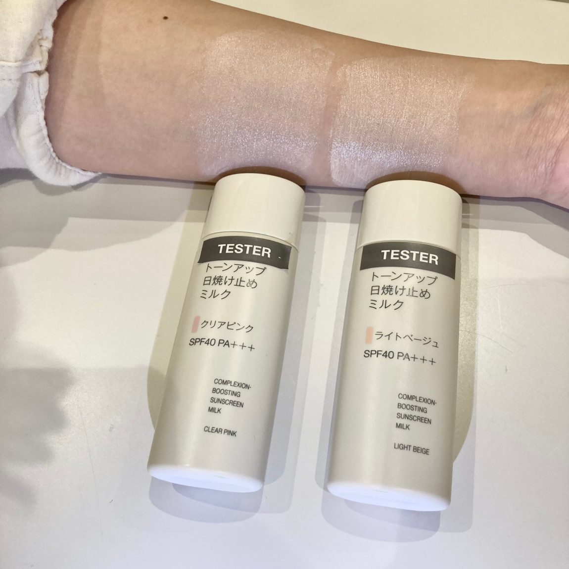 腕に日焼け止め②