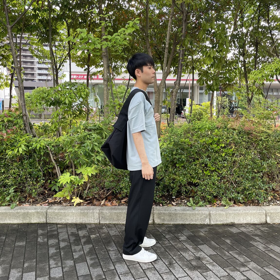 スタッフが横を向いている写真