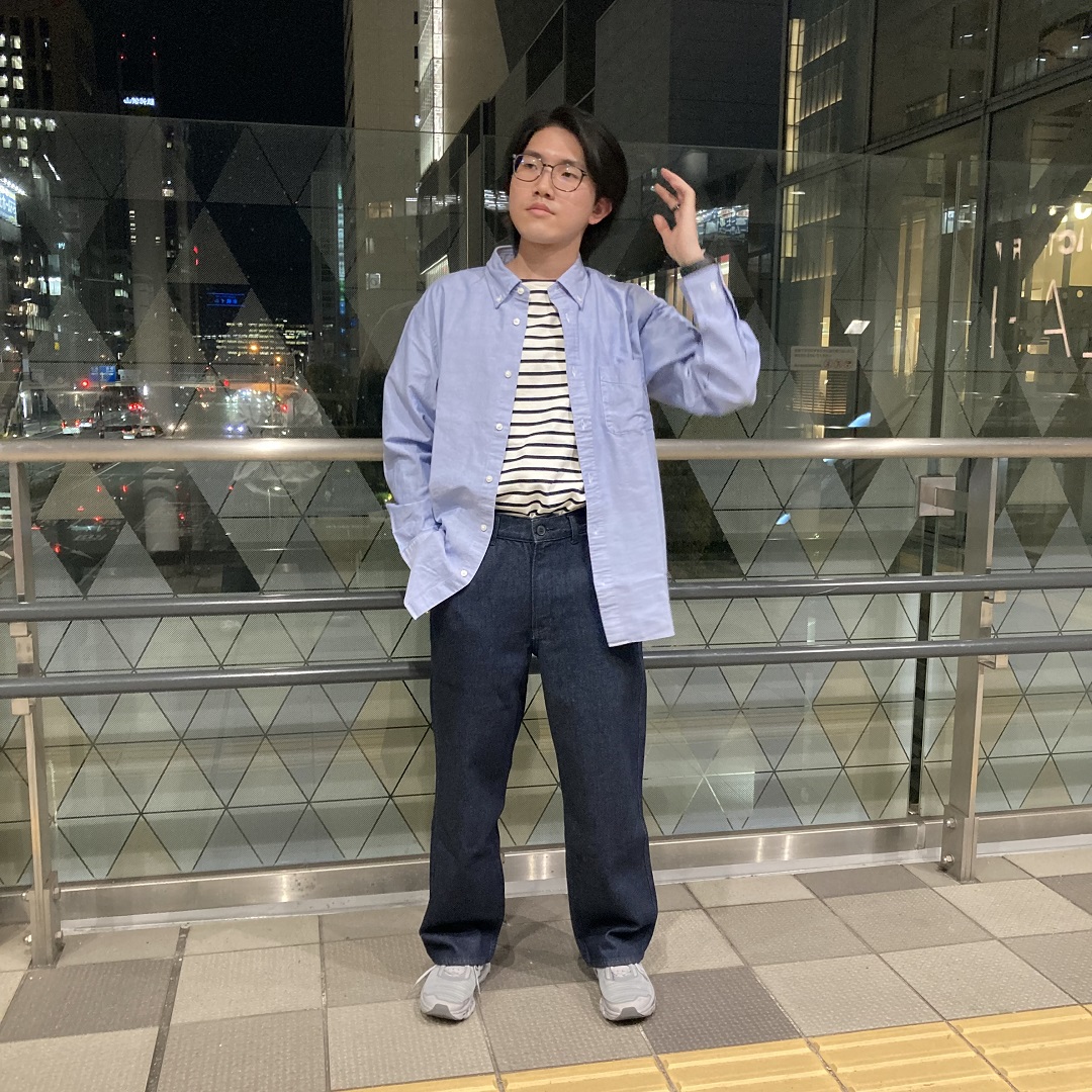 シャツを着た男性の写真
