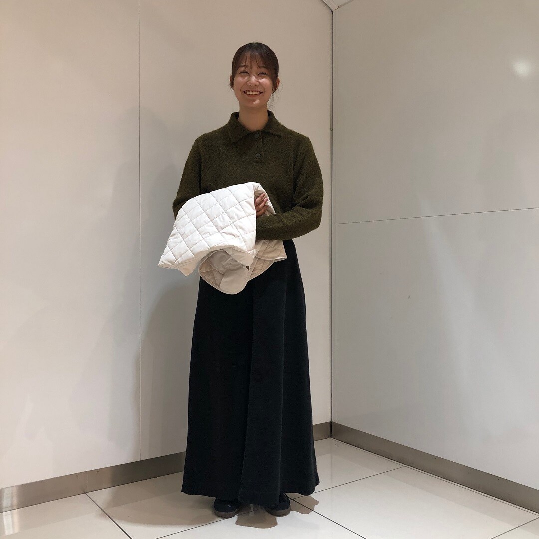 女性が立っている写真