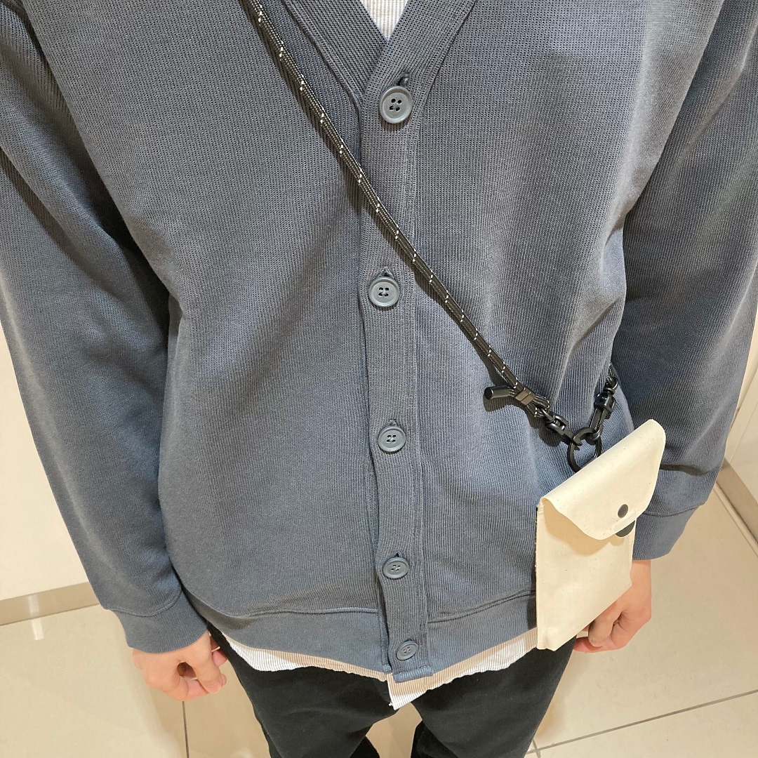 シャツを着た男性の写真