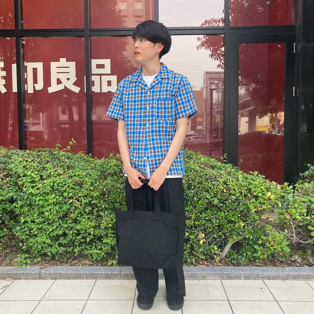 シャツを着た男性の写真