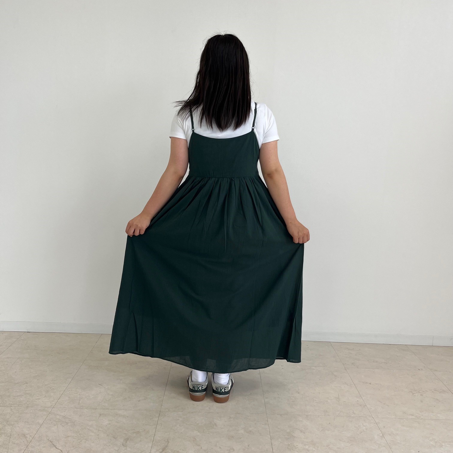 全身　後ろ姿