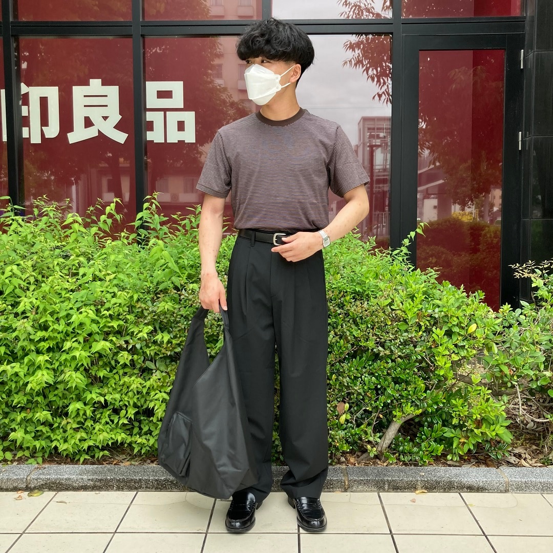 Tシャツを着た男性の写真