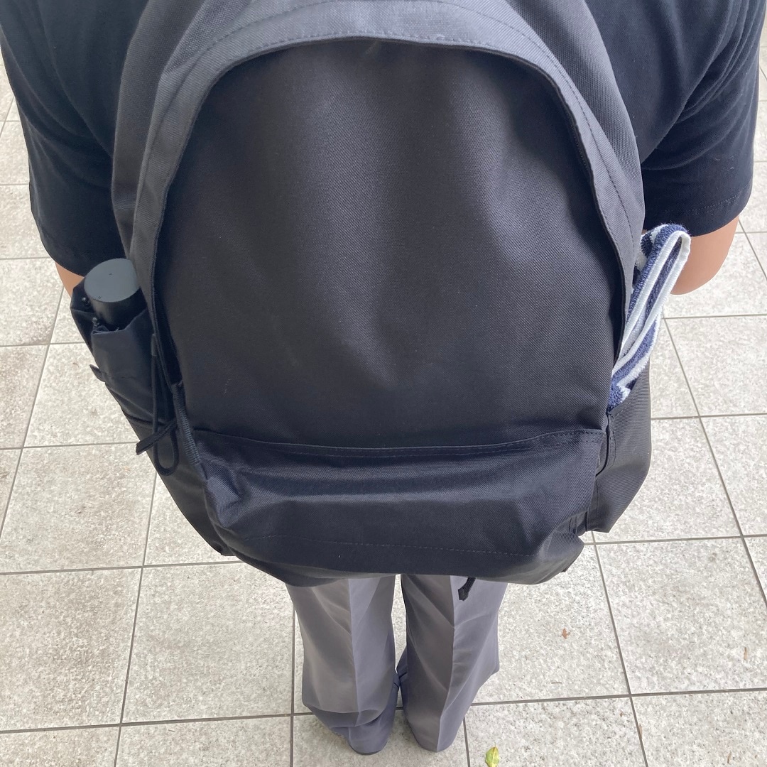 ポロシャツを着た男性の写真