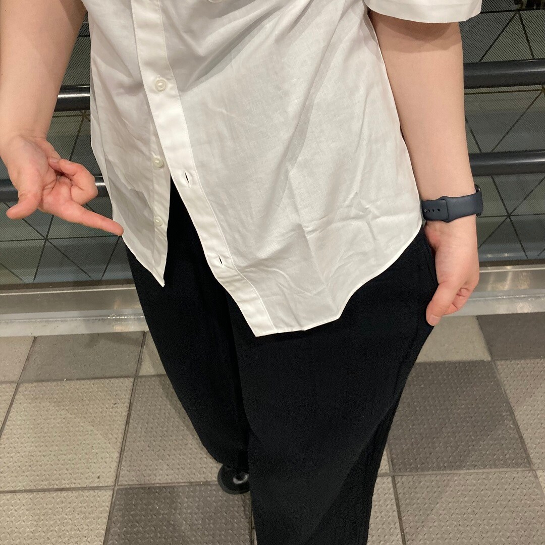 立っている女性の写真