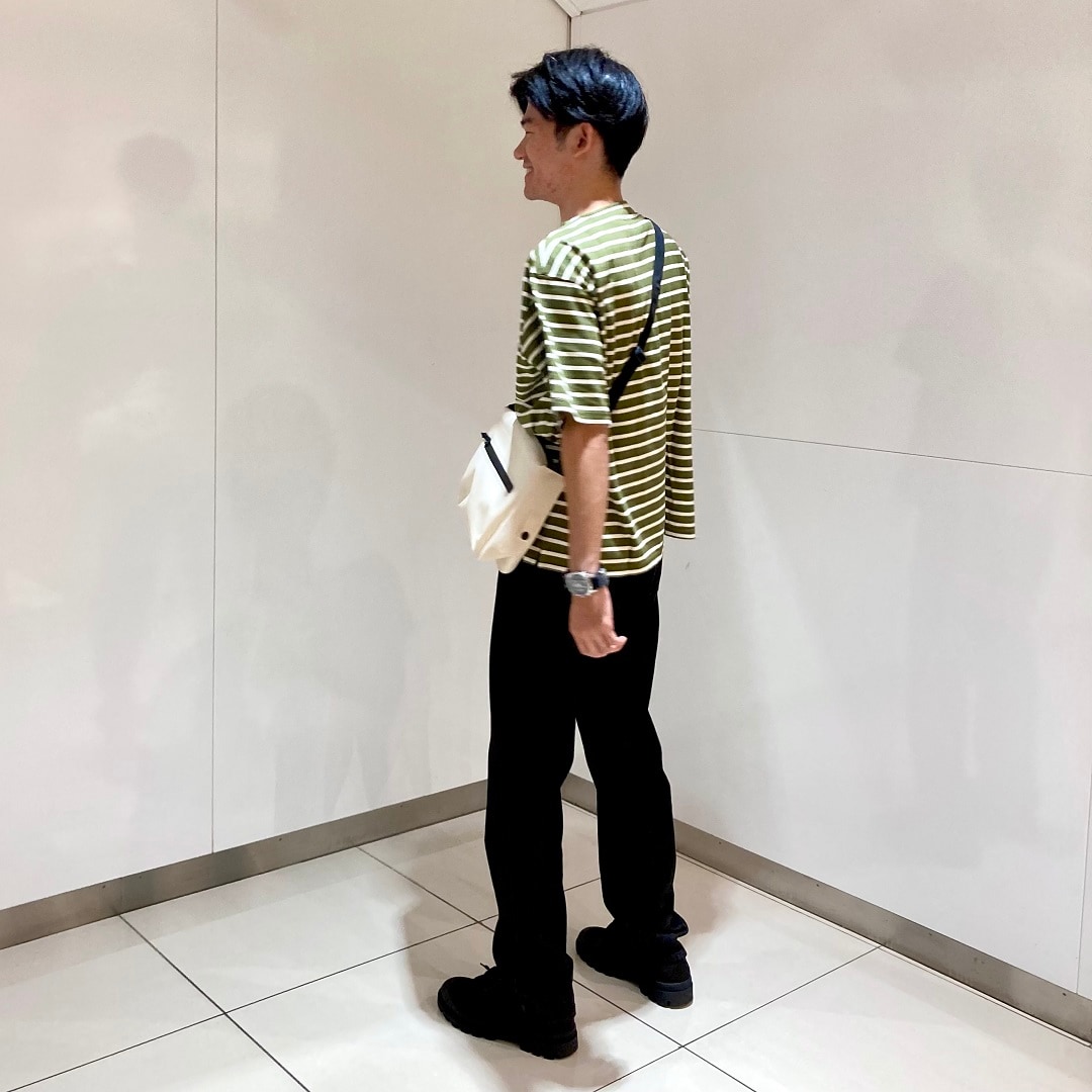 紳士服SALE品を着用した男性
