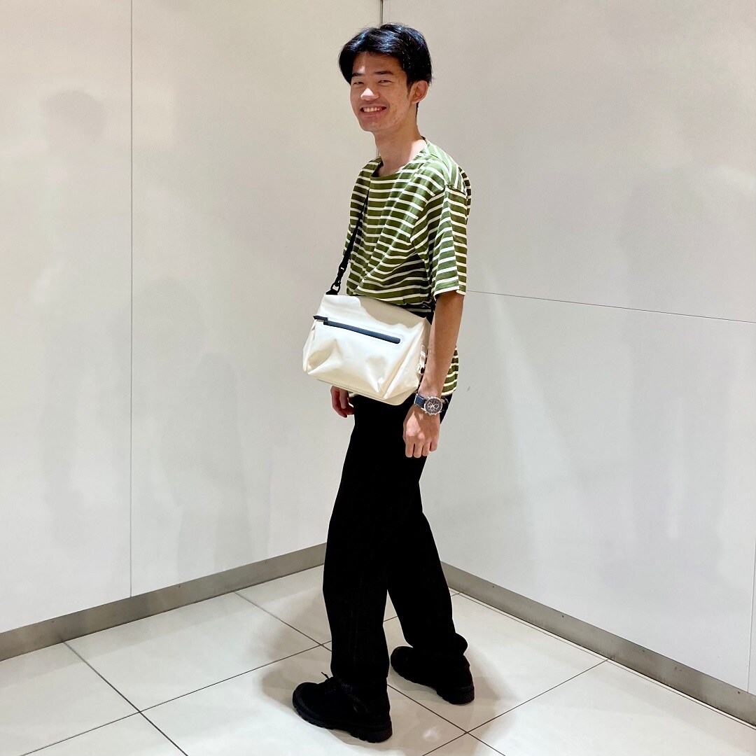 紳士服SALE品を着用した男性