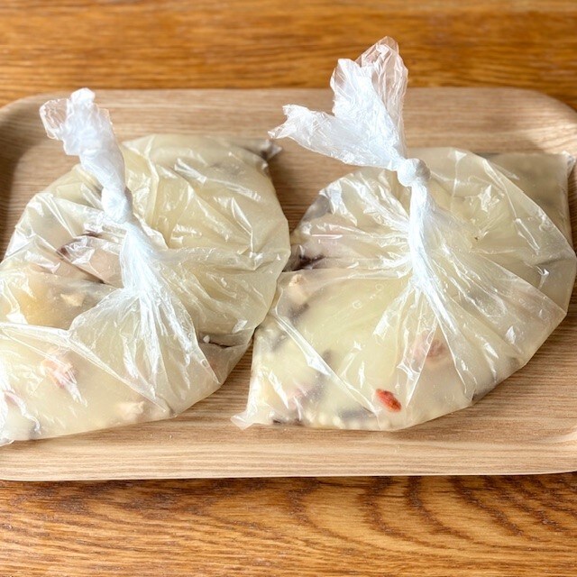 袋に入れて結ぶ