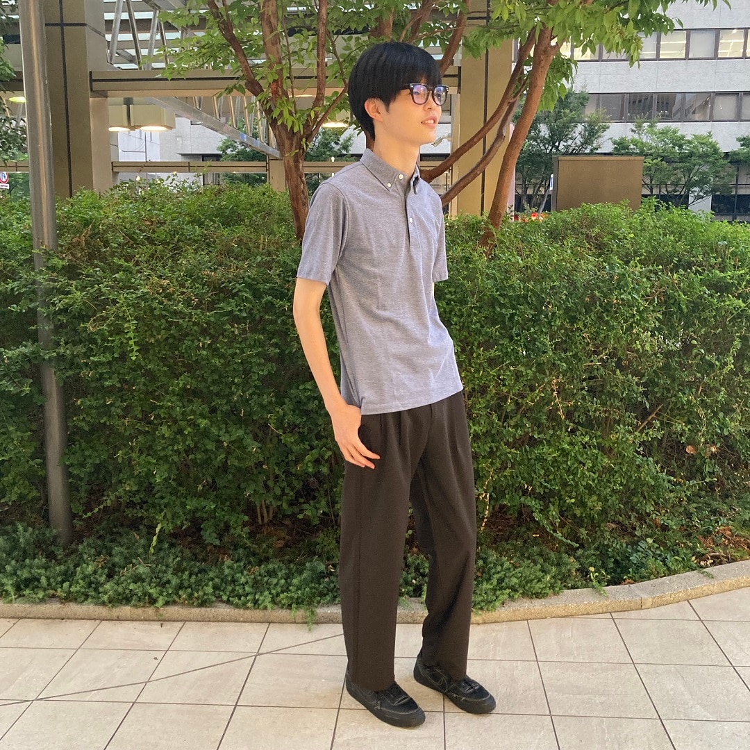 男の子が立っている写真
