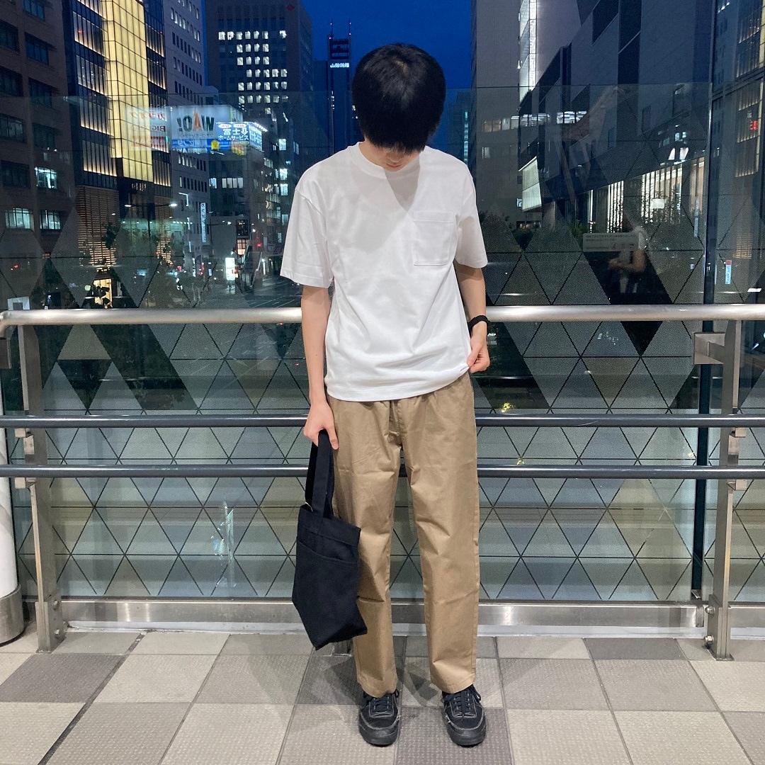 男の子が立っている写真