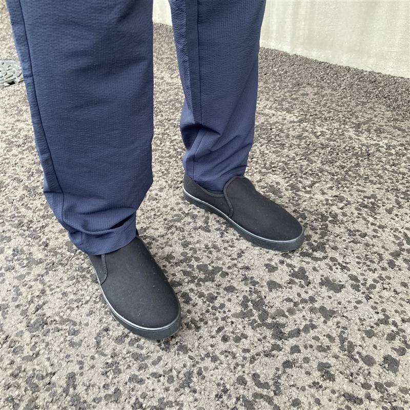 風を通す　ストレッチサッカー　ノータックパンツ