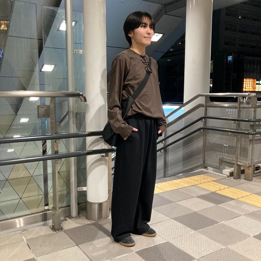 立っている男性の写真