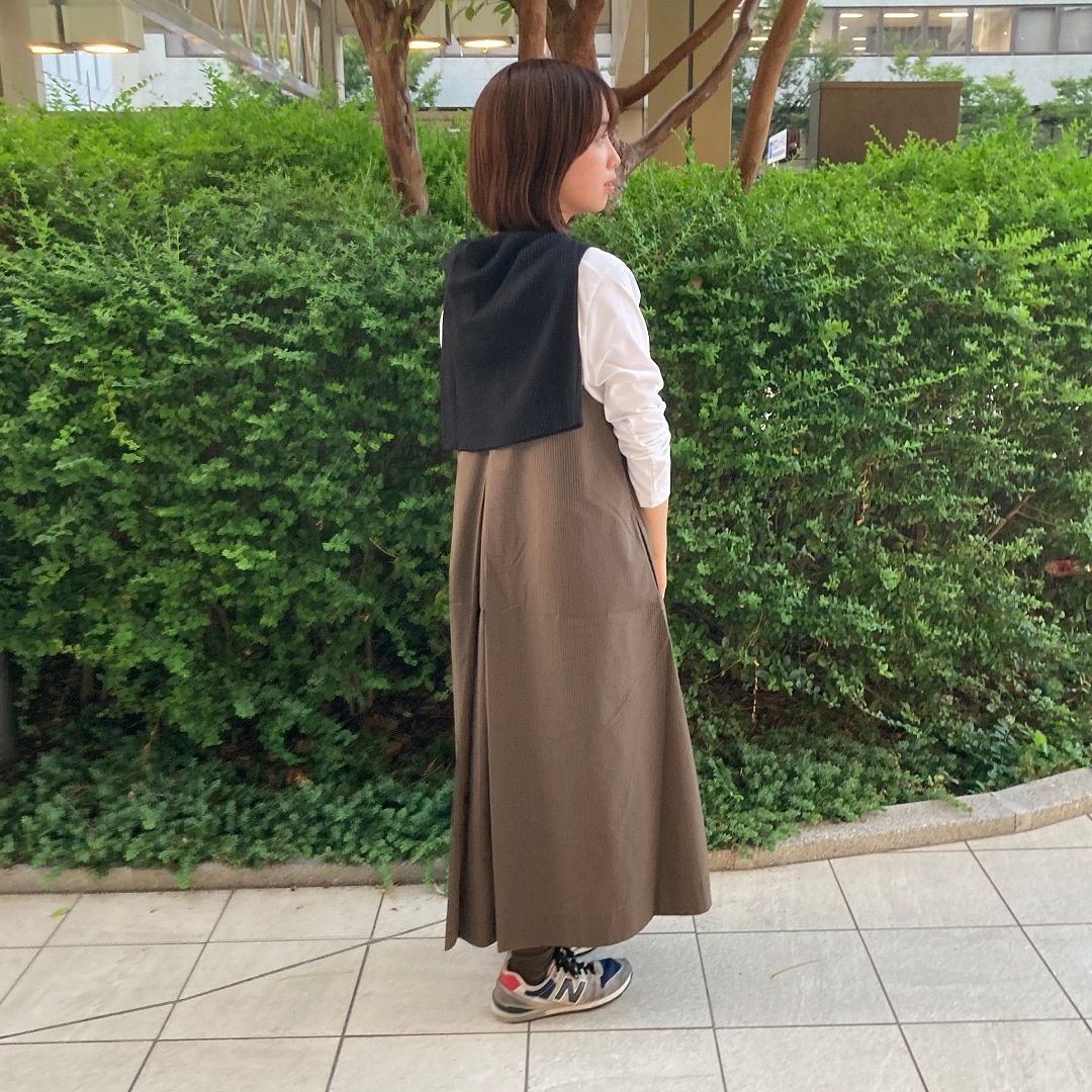 女の子が立っている写真