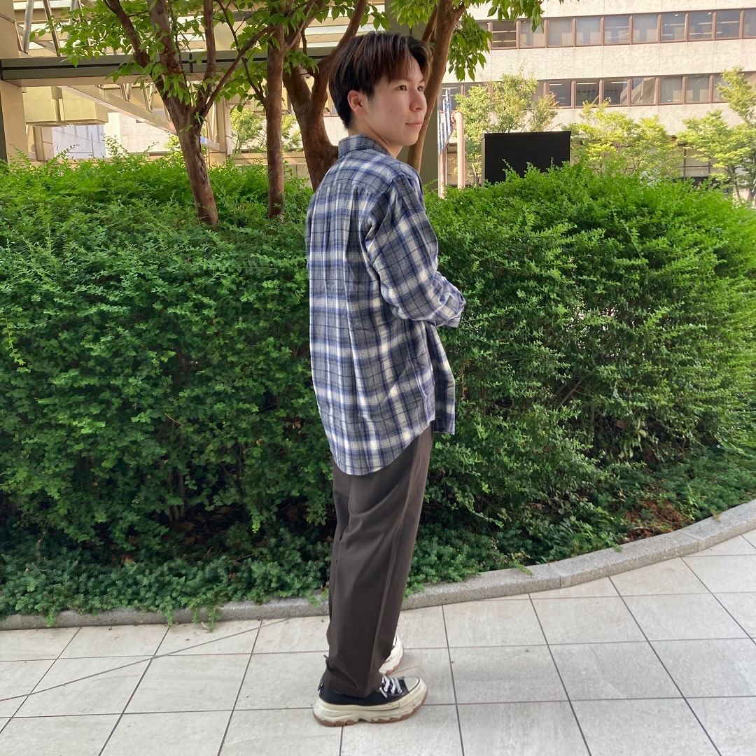 男の子が立っている写真