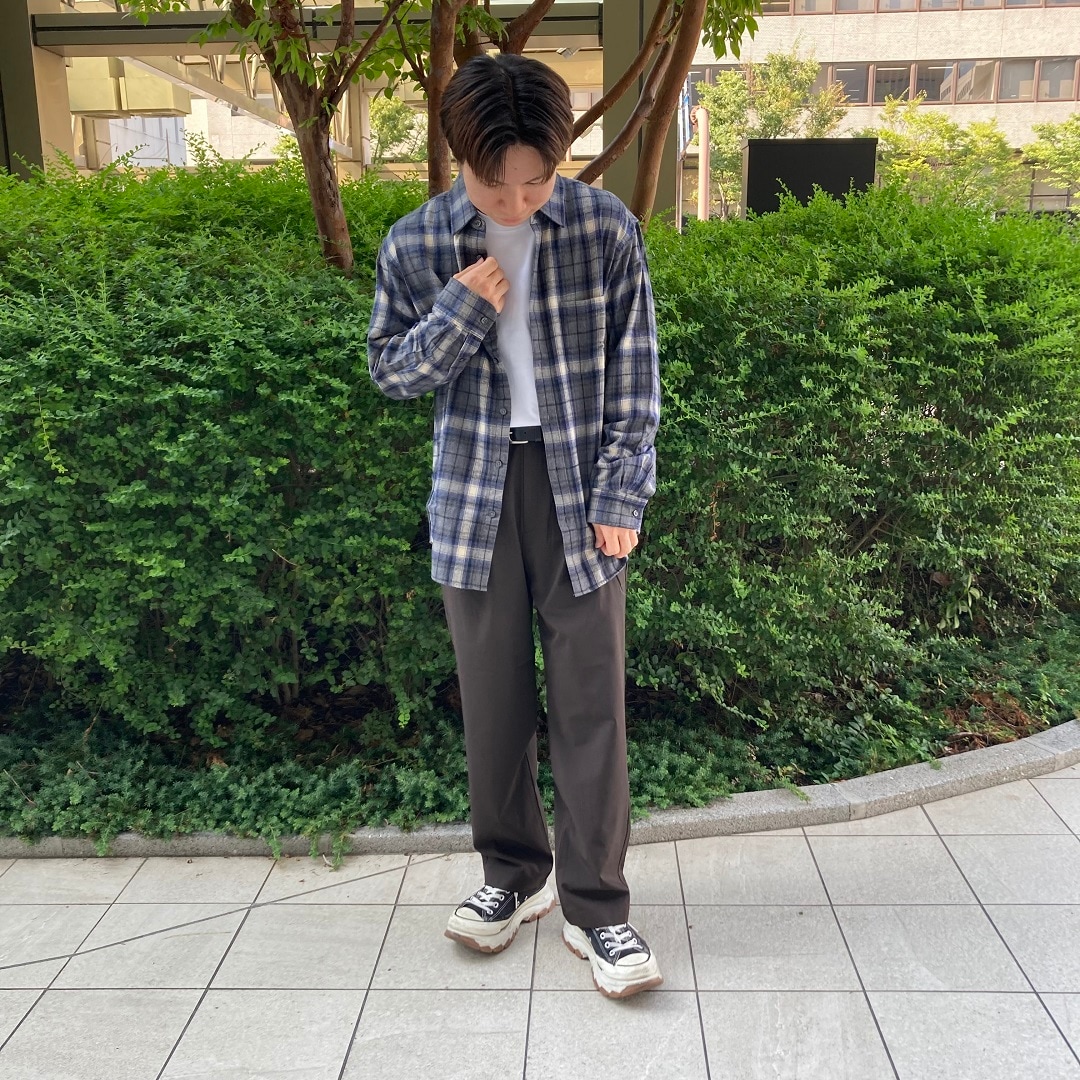 男の子が立っている写真