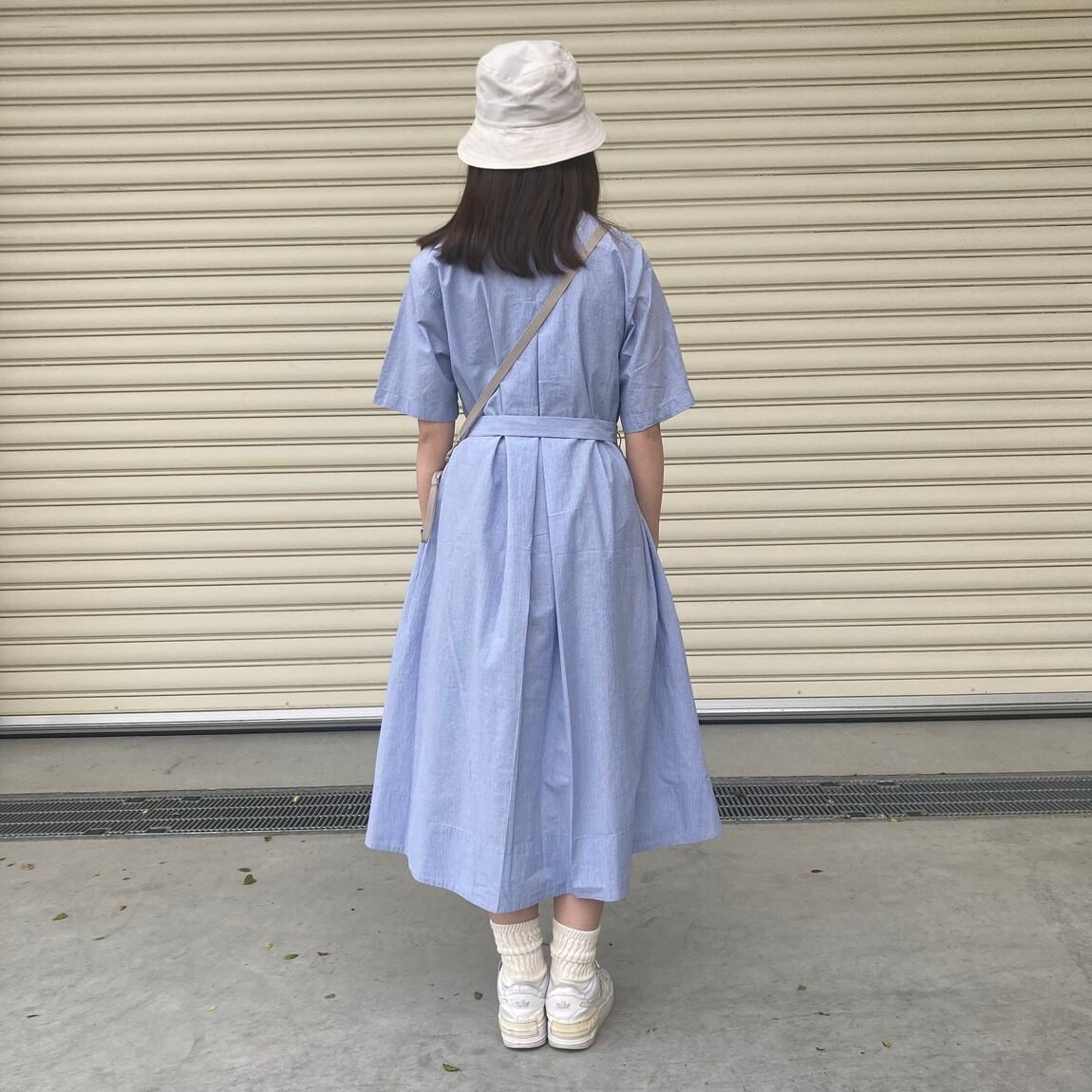 スタッフスナップ女性スタッフ　後ろ姿