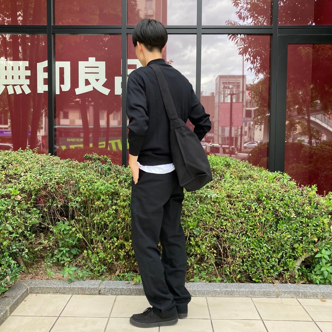 男の子が立っている写真