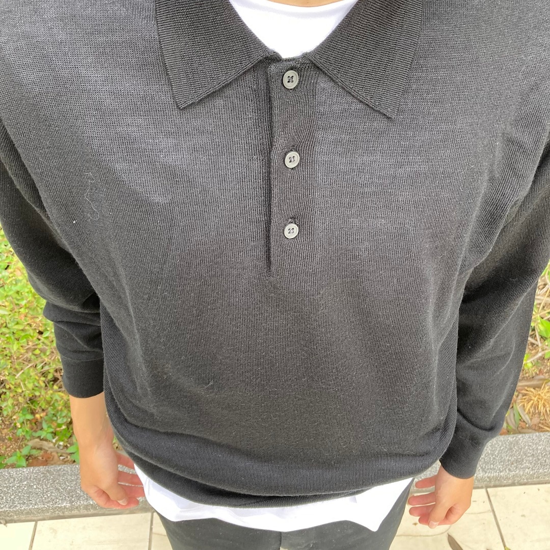 男の子が立っている写真