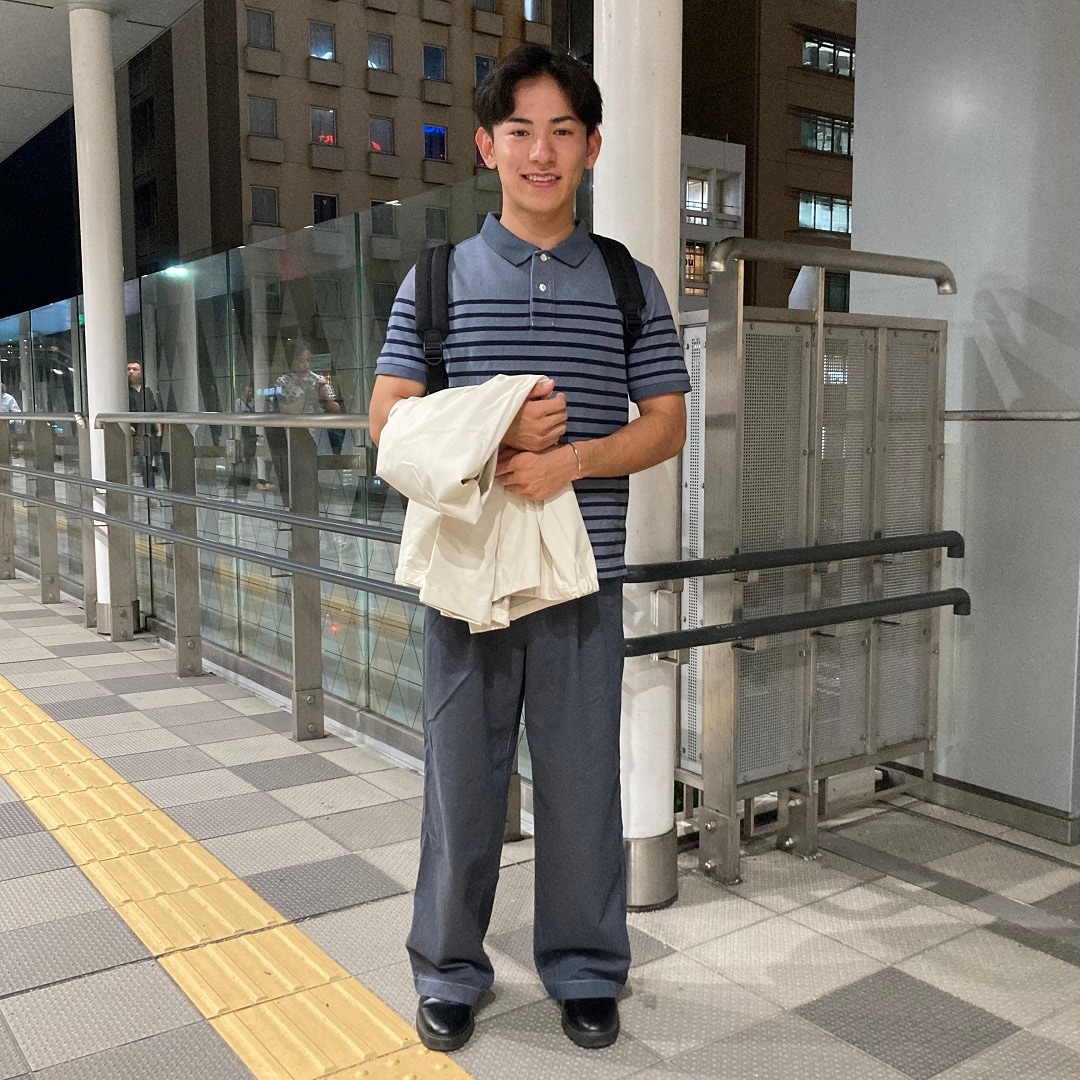 ポロシャツを着た男性の写真