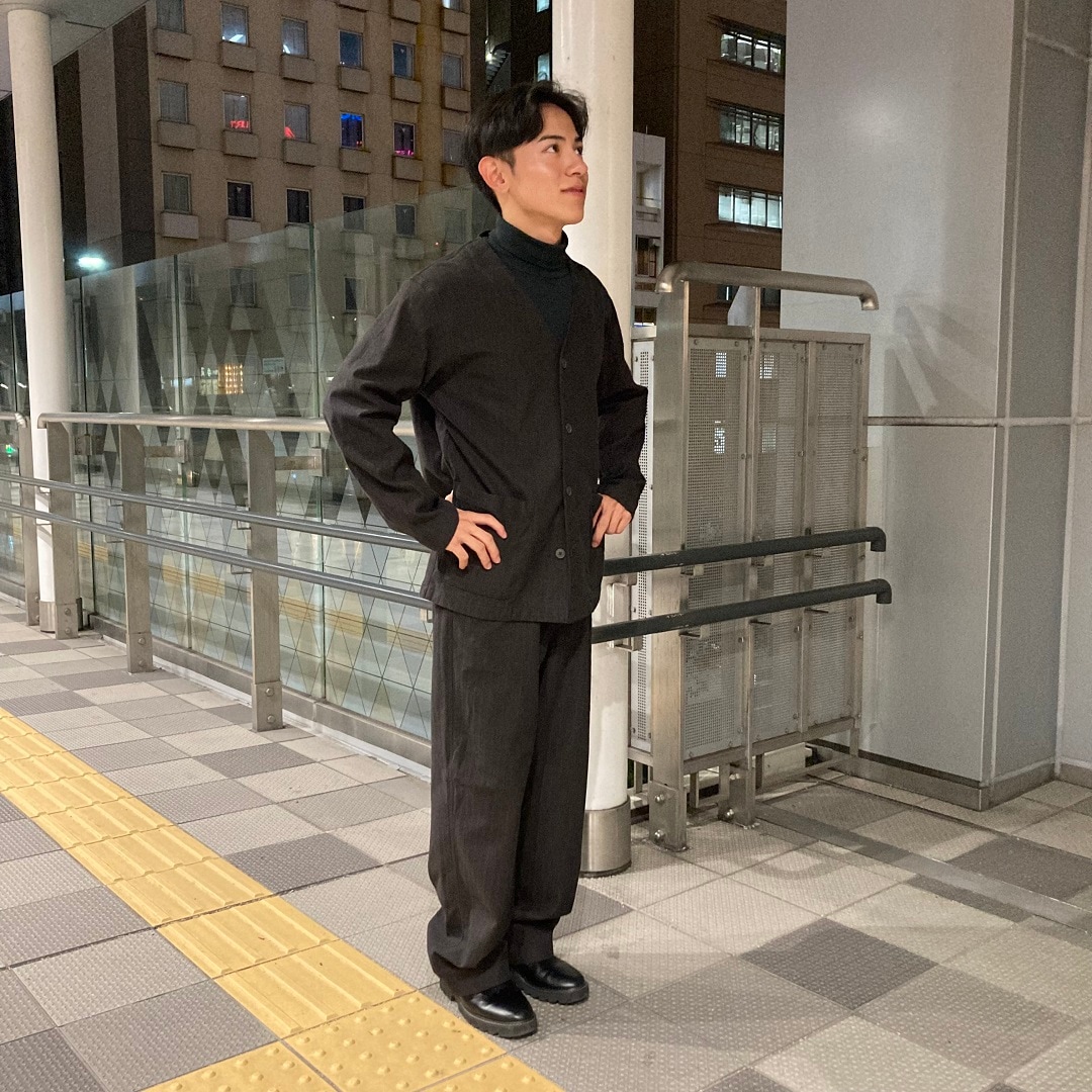ジャケットを着た男性の写真