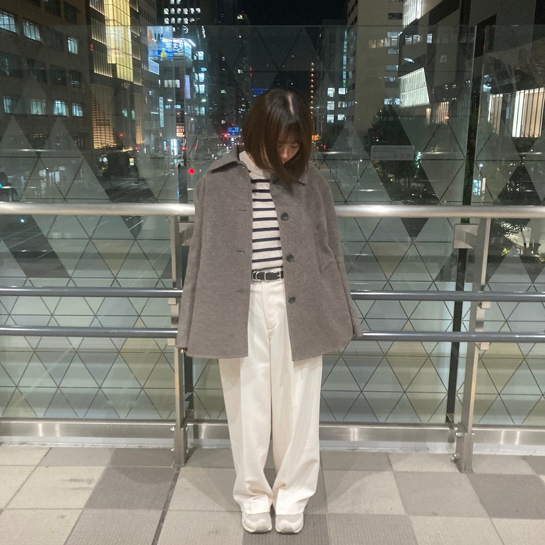 女の子が立っている写真