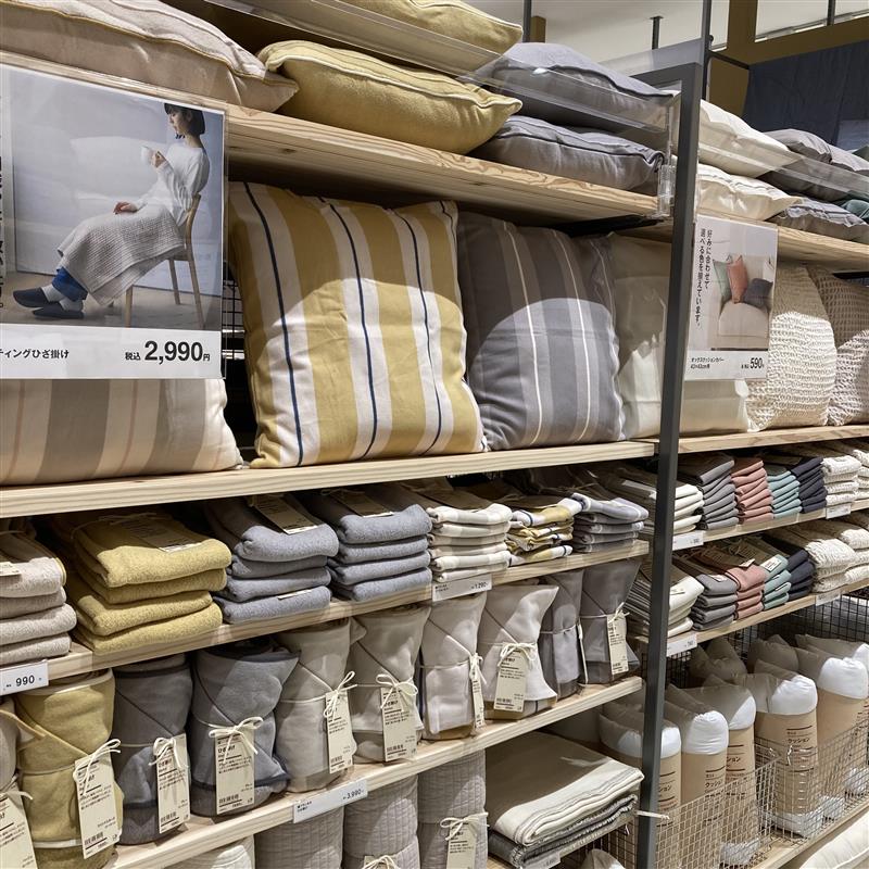 【堅田】クッションカバー売り場