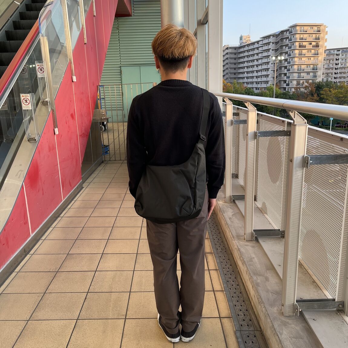 全身コーデの後ろ