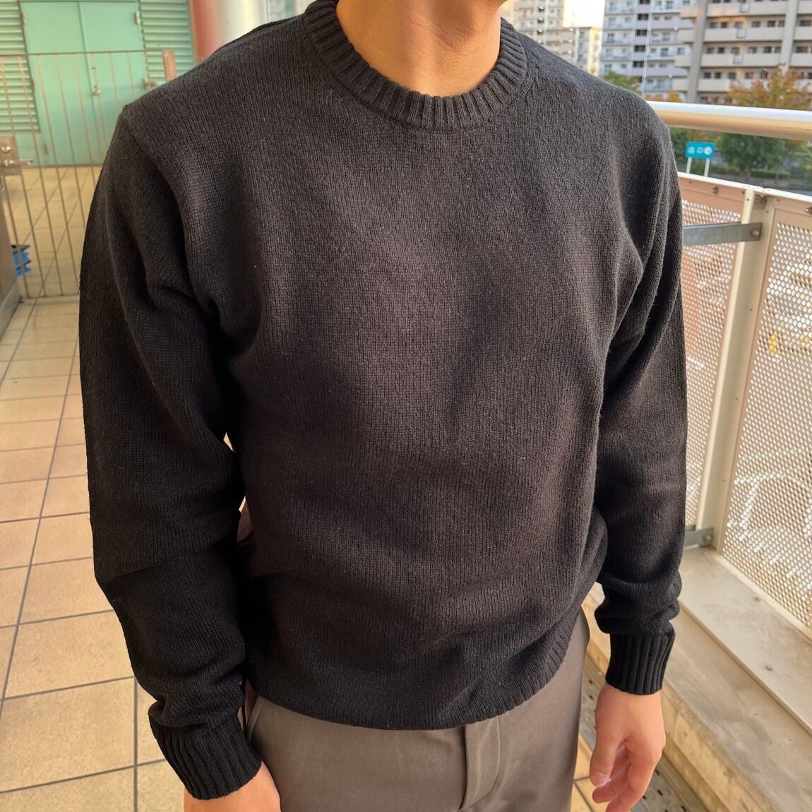 洗えるウールミドルゲージクルーネックセーターの写真