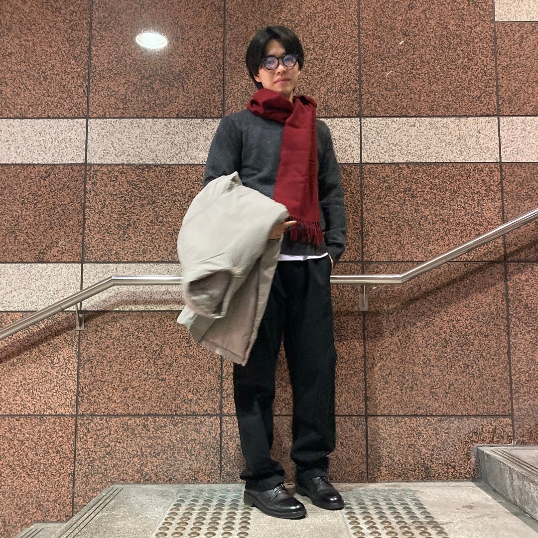 マフラーを巻いている男性の写真