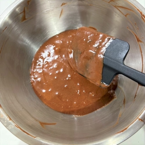 チョコを湯煎している画像