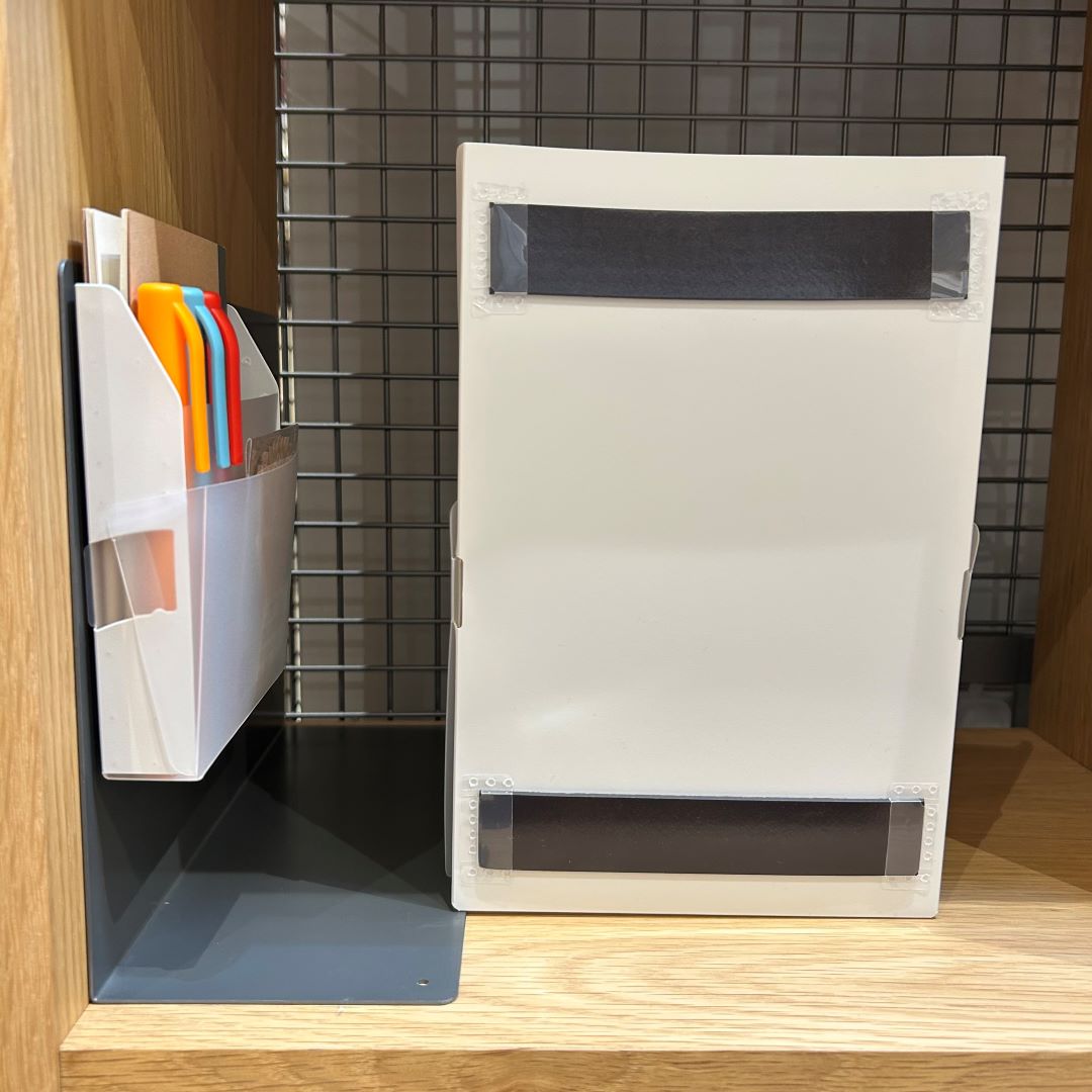 【ブルメール舞多聞】貼れる収納、マグネット付きポケット収納