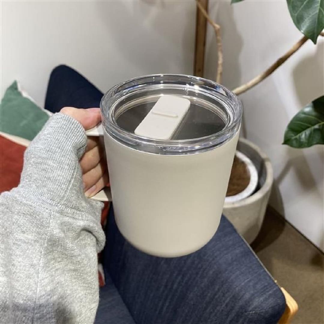 マグカップ　蓋つきの写真