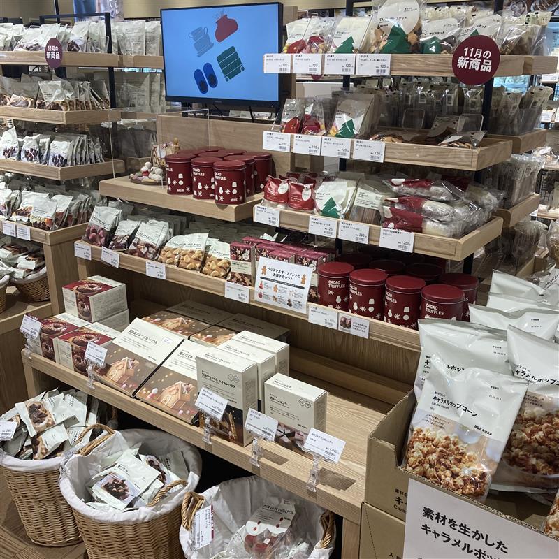 【堅田】クリスマス仕様のお菓子売り場