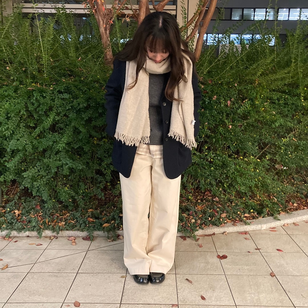 マフラーを付けた女性の写真