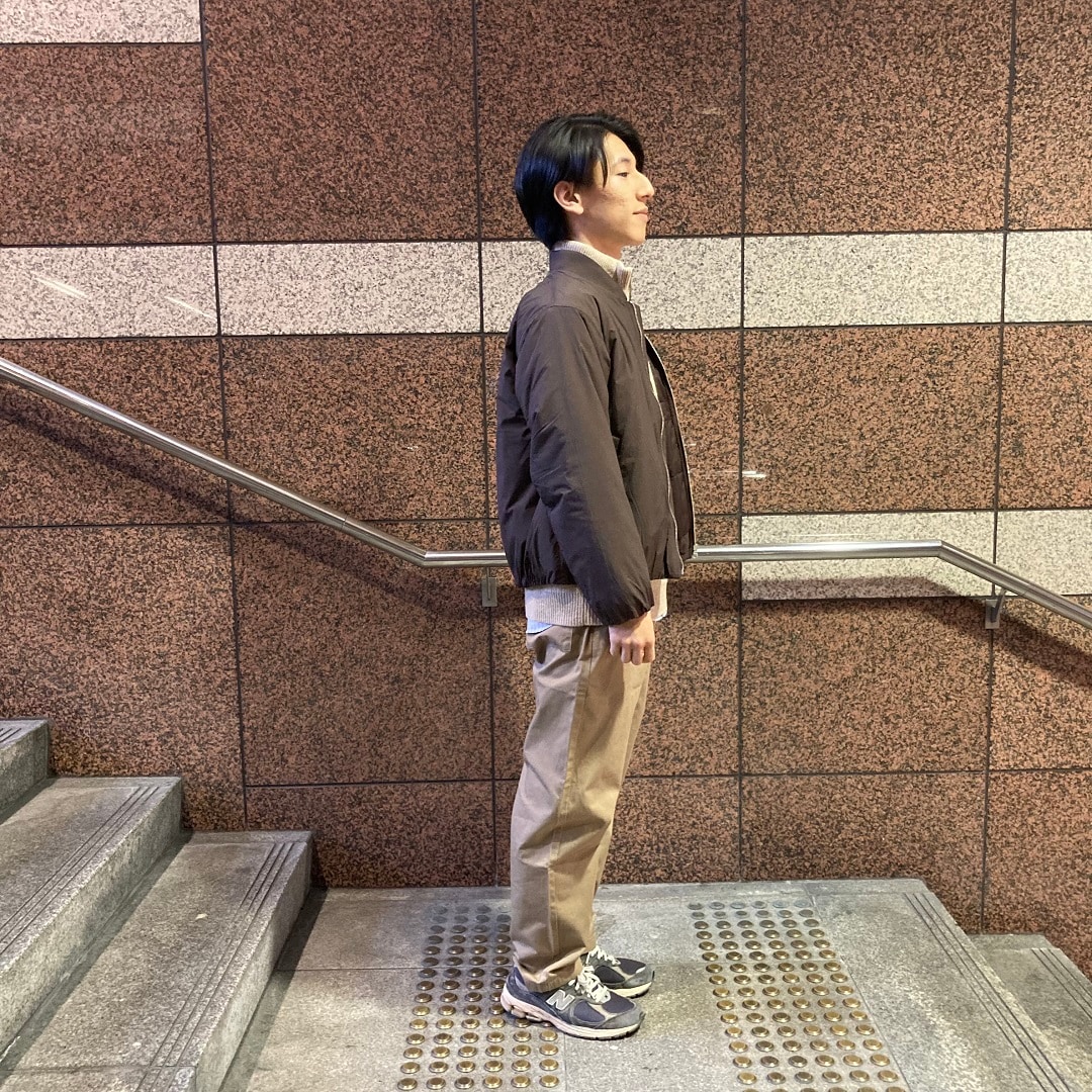 男の子が立っている写真