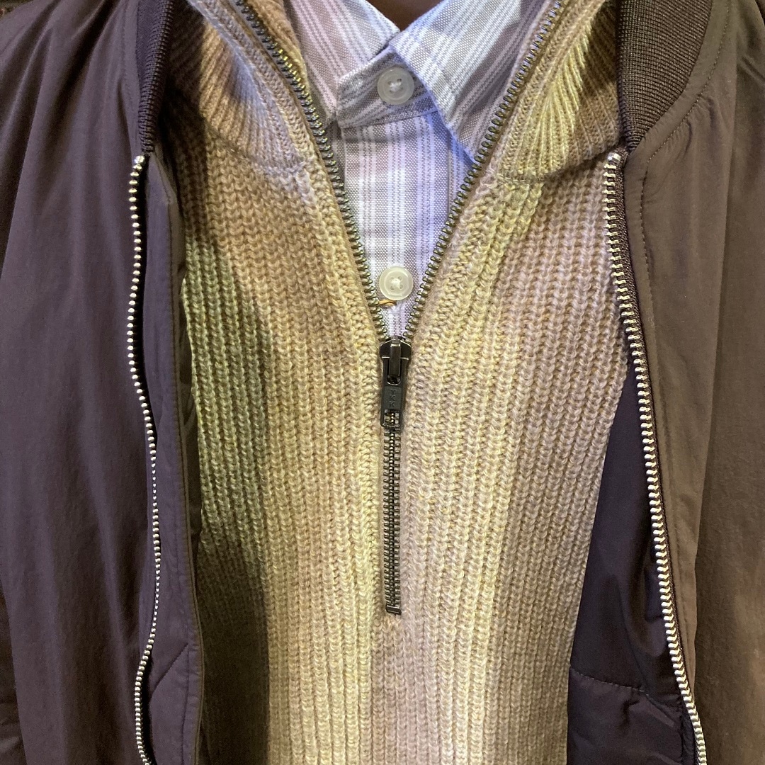 男の子が立っている写真