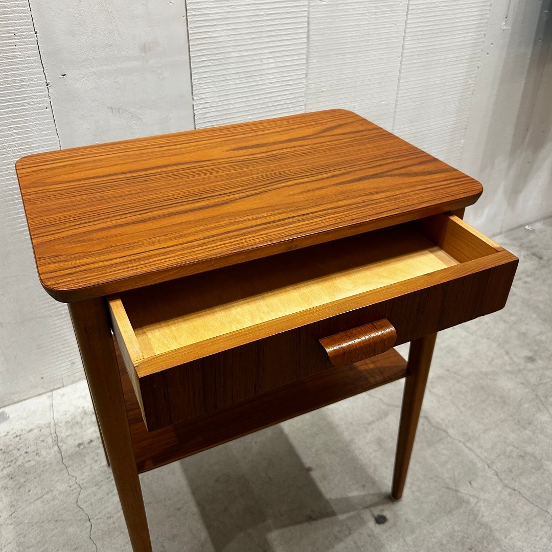 サイドテーブル引き出し